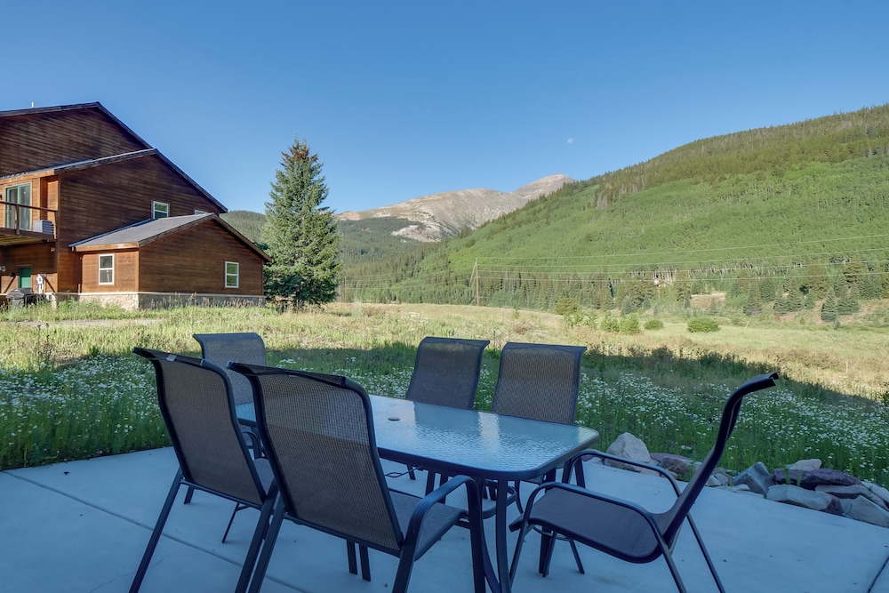 Aspen Grove Views: Spacious Duplex 5 Mi to Breck
