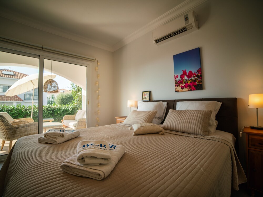 Sunny and Family Friendly Apartment Directly at the Pool