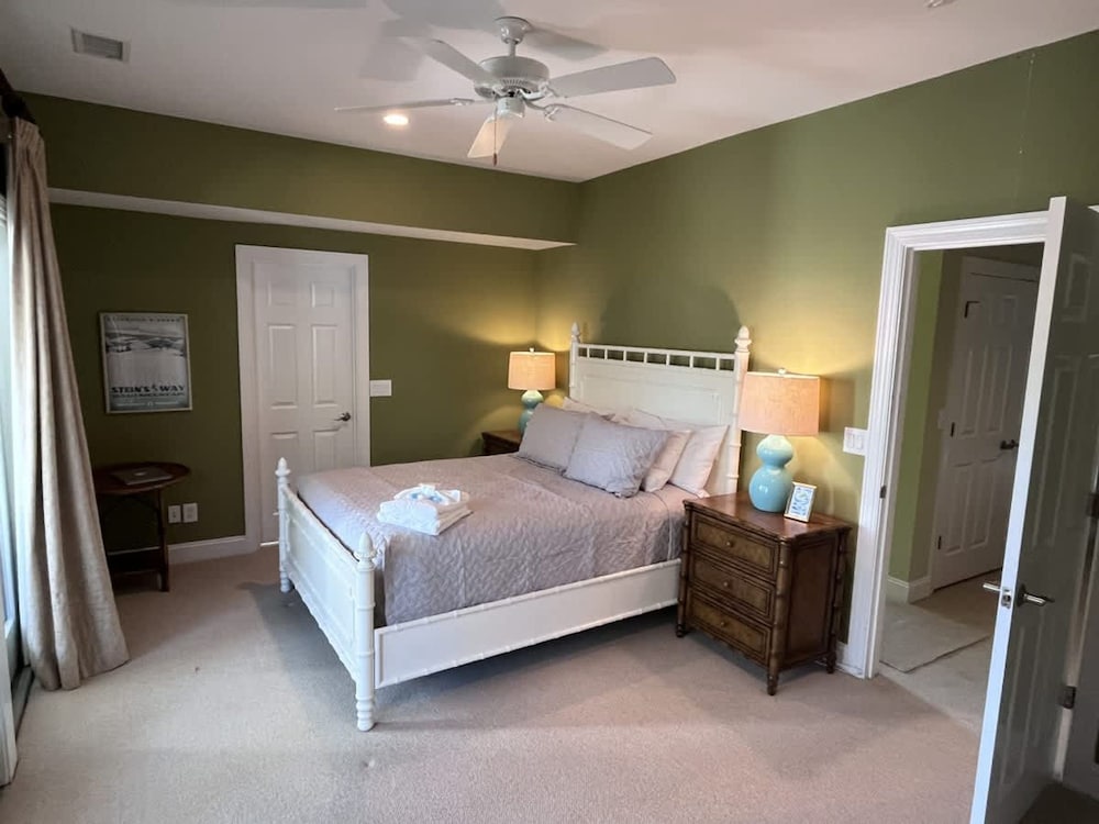 Island Time - Pet Friendly and Minutes From Beach