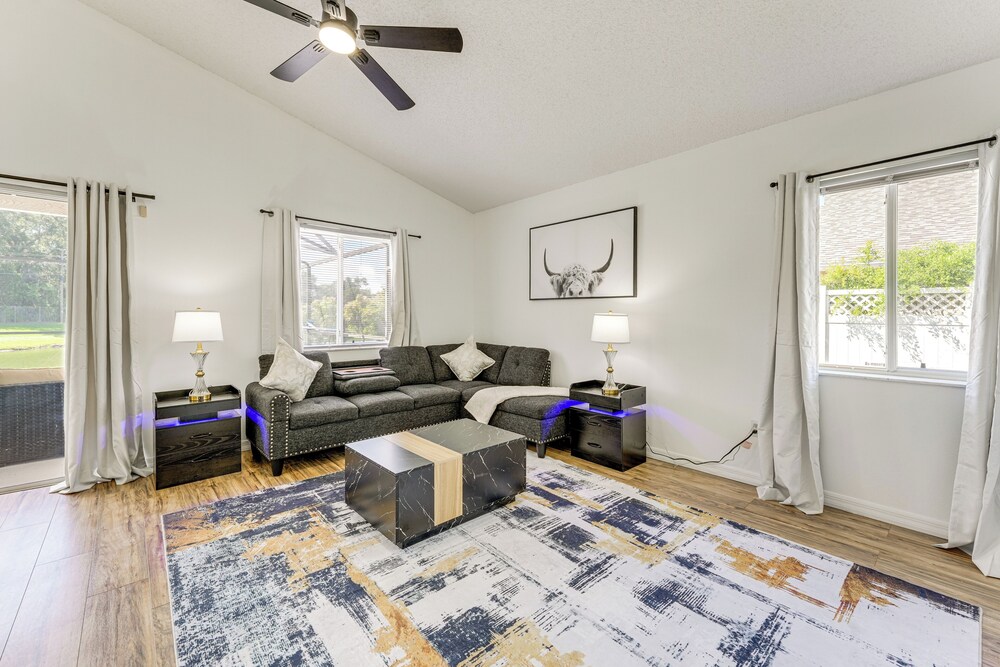 6 Mi to Disney World: Lake-view Retreat w/ Pool!