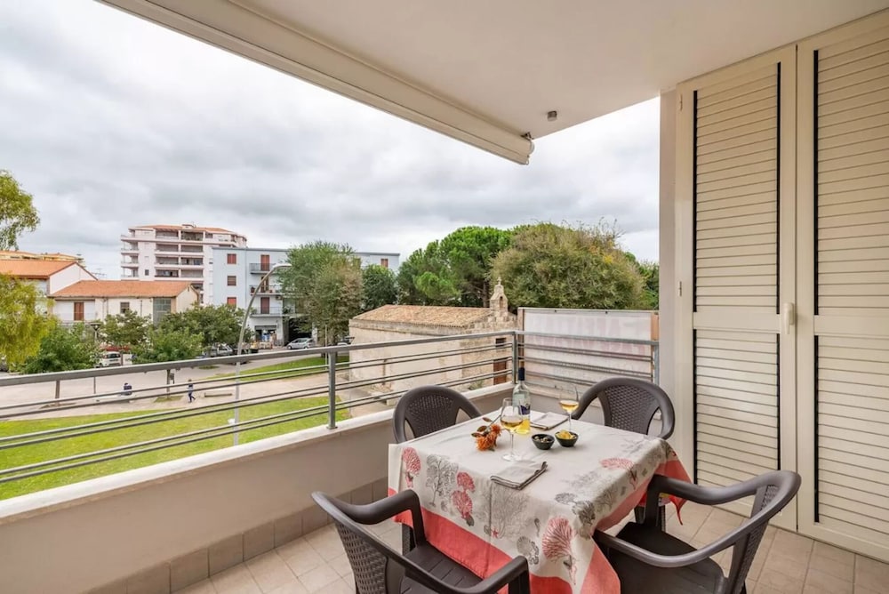 Modern Apartment for 4 Guests Near Alghero Beach