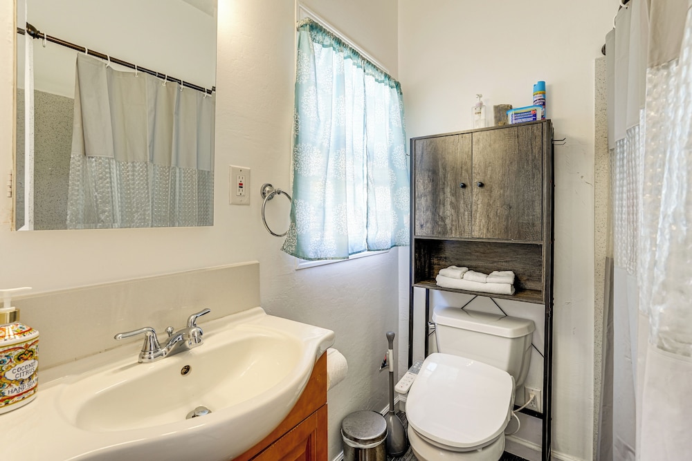 Pet-friendly Condo < 2 Mi to Alameda Beach!