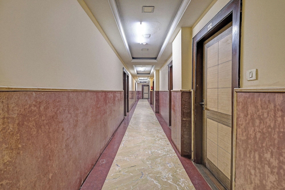 Fabhotel Redisston