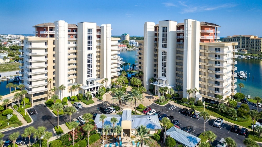 Harbor Landing 201a 3 Bedroom Condo by RedAwning