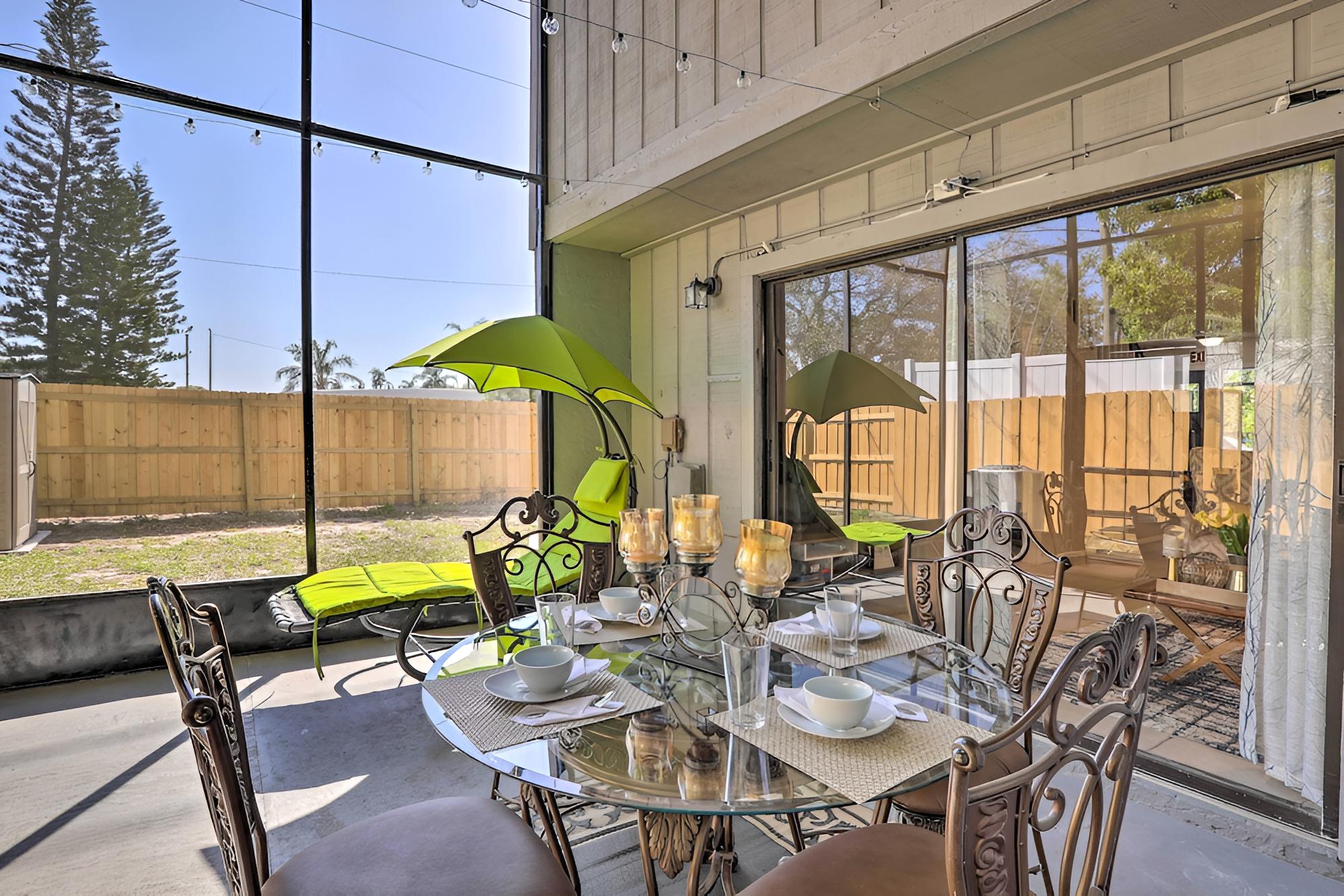 Sea La Vie - Townhome w/ Screened-in Patio! view 5