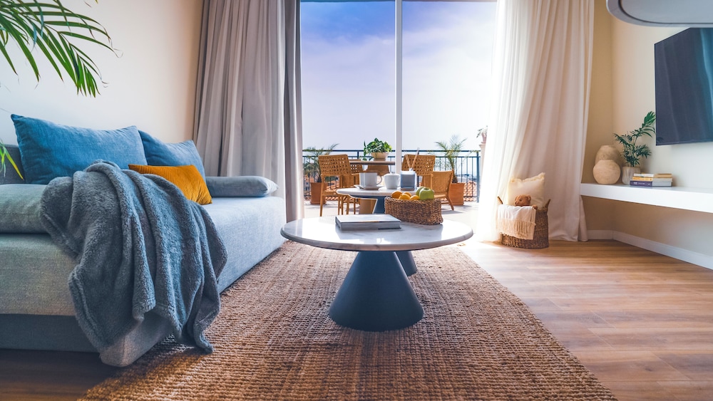 WellClub Family Wellness & Sea View Suites