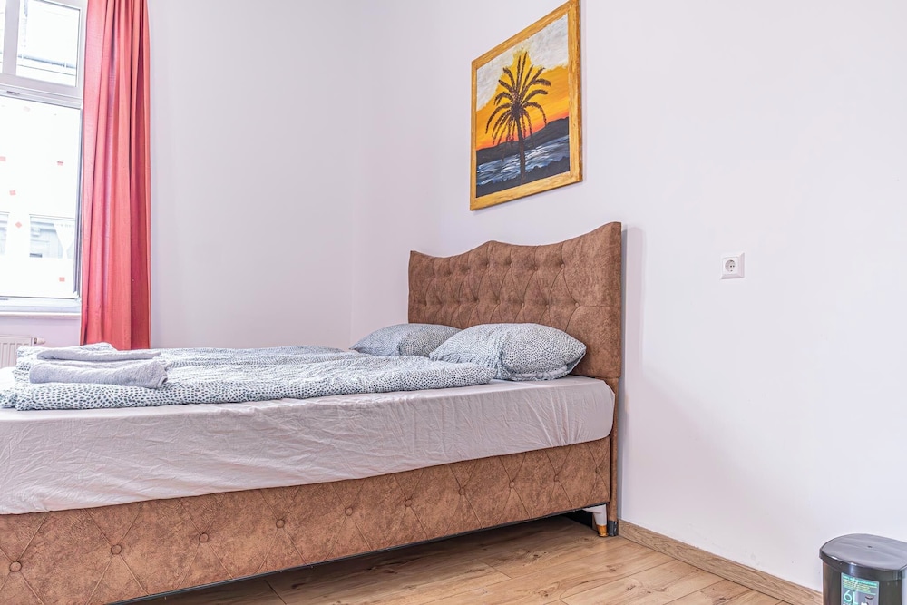 Large 5BR Central Flat Near Augarten
