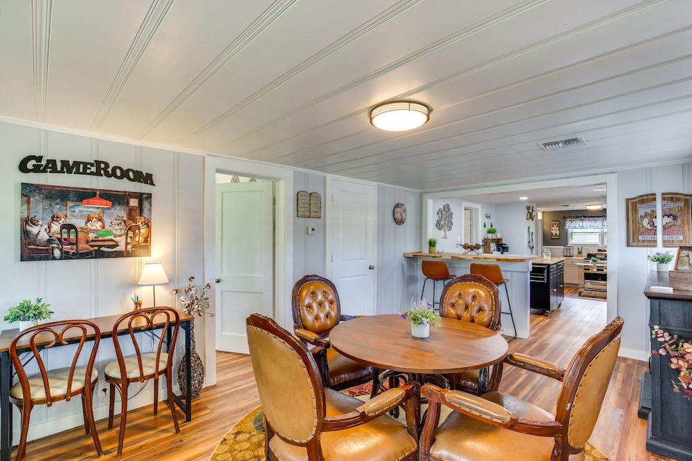 Grapeland Farm Retreat w/ Pool, Grill Fire Pit - Property Image 16