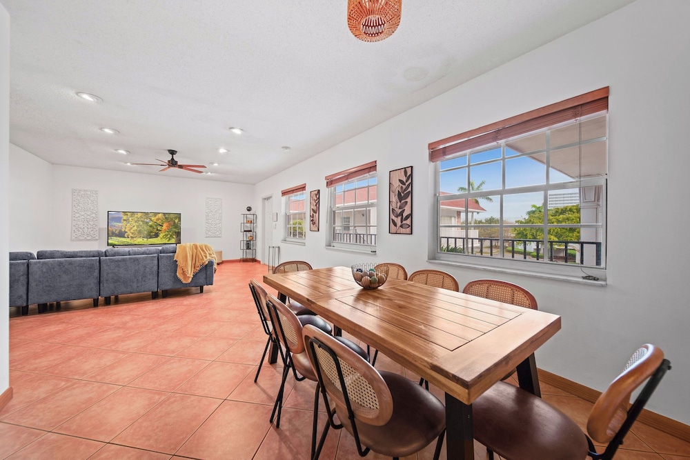 Luxe 2BR Escape Fort Lauderdale