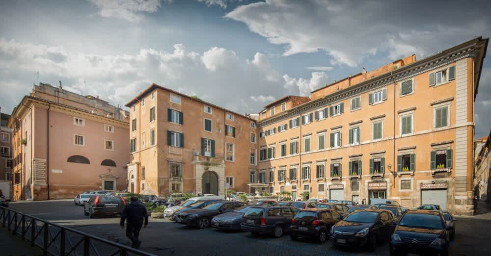 New Sophisticated Rome Apartment in the Heart of the Historic Ghetto of Rome