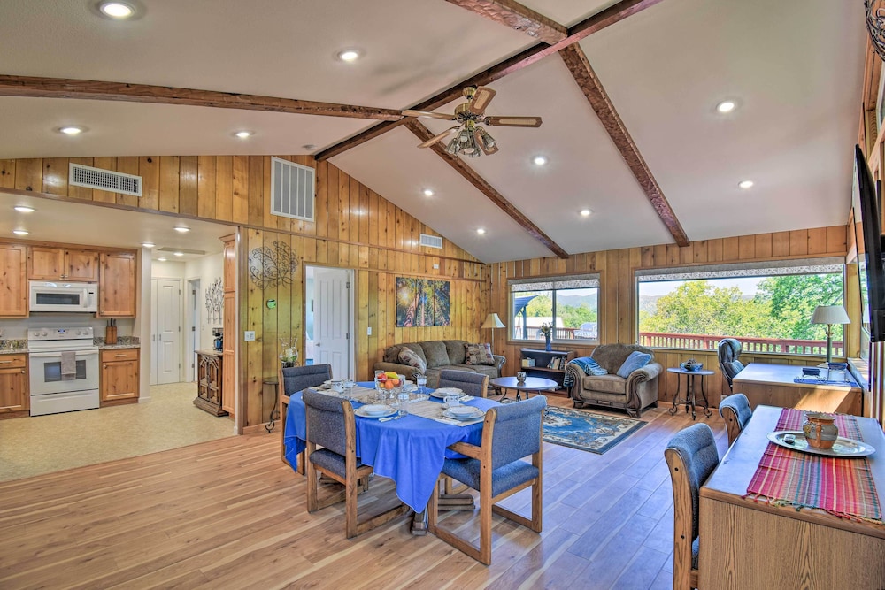 Stunning 'treetop Villa' - 1 Mi to Dtwn Mariposa! view 5