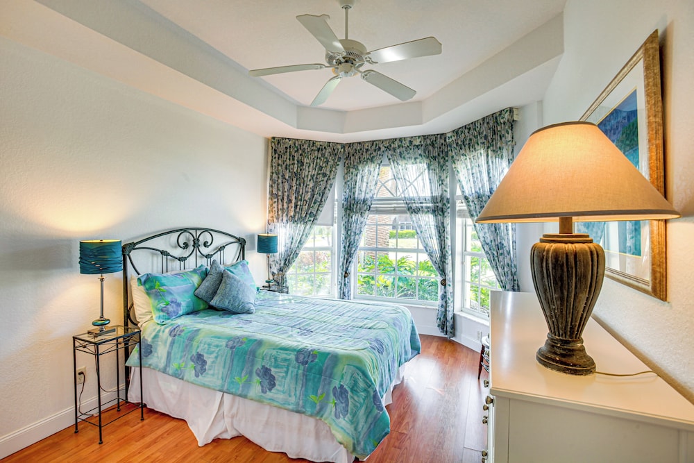 Tarpon Point Retreat w/ Dock: 1 Mi to Marina!