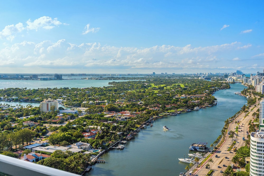 Luxury Vacation Rentals at Fontainebleau Miami Beach by LRMB