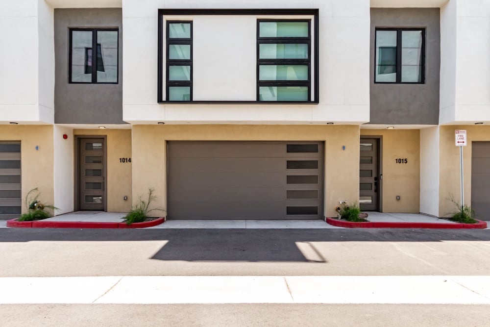 Papago Lux Townhouse 4level Oasis w Rooftop Lounge
