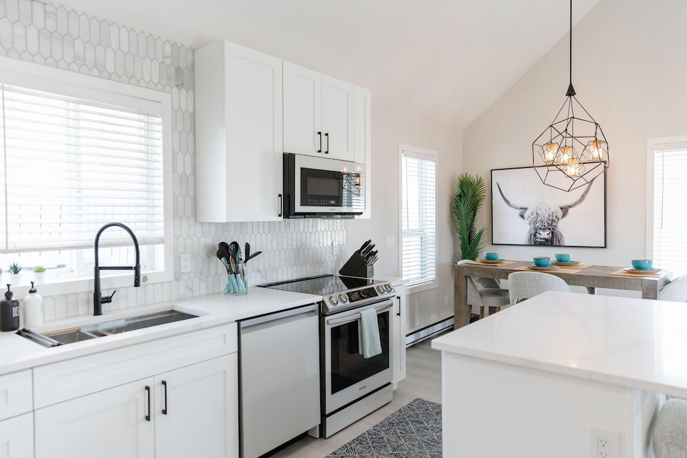 The Oxen - Dt Home w Putting Green and Tons of Parking - Image 5