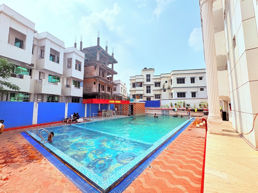 Hotel Park Prime with Swimming Pool