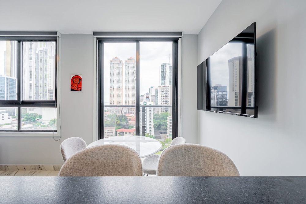 w Situated 1BR w Beautiful View in Calle 50