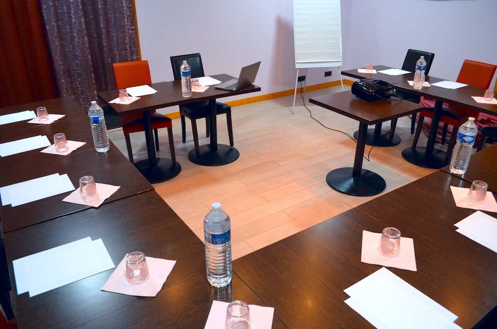Orleans Vacations - FH Confort Hotel Orleans - Property Image 10
