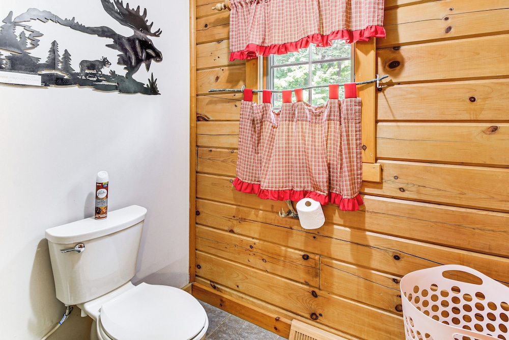 Private Hannibal Cabin With Sauna & Hot Tub!
