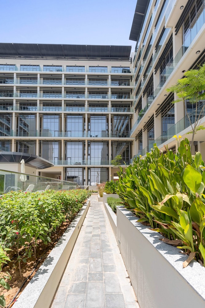 Abu Dhabi Vacations - Silkhaus Oasis Towers - Masdar City - Property Image 15