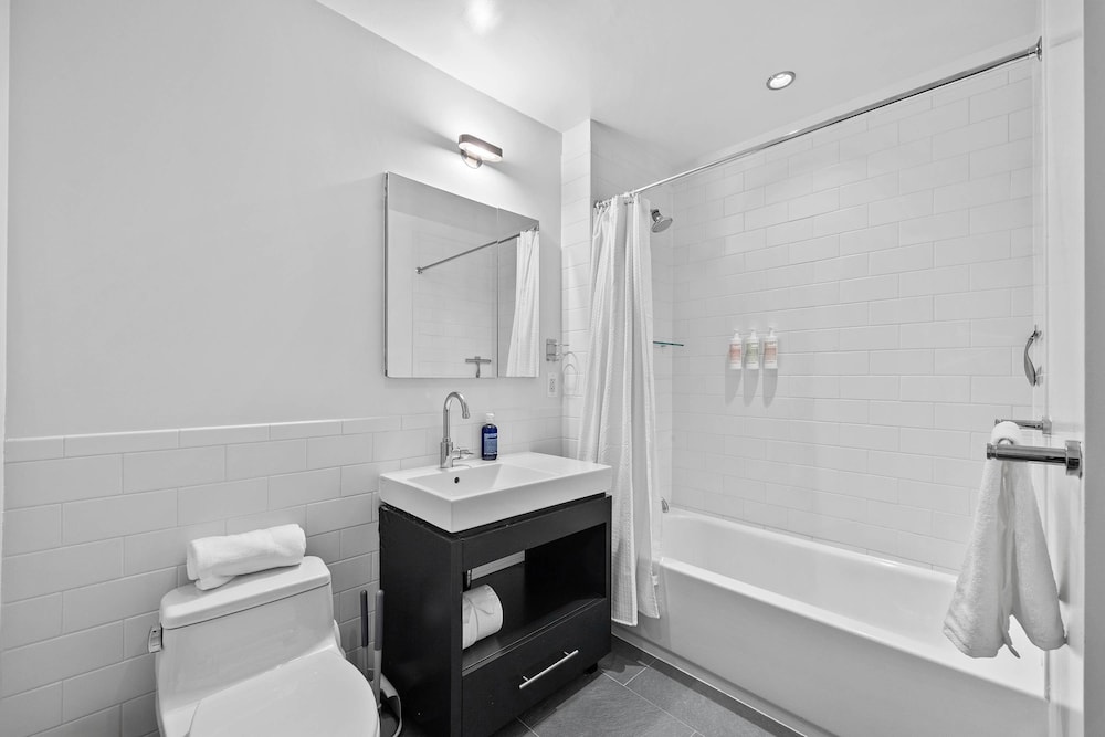 Forte Select Xxii by Rove 2BR Midtown West Apt