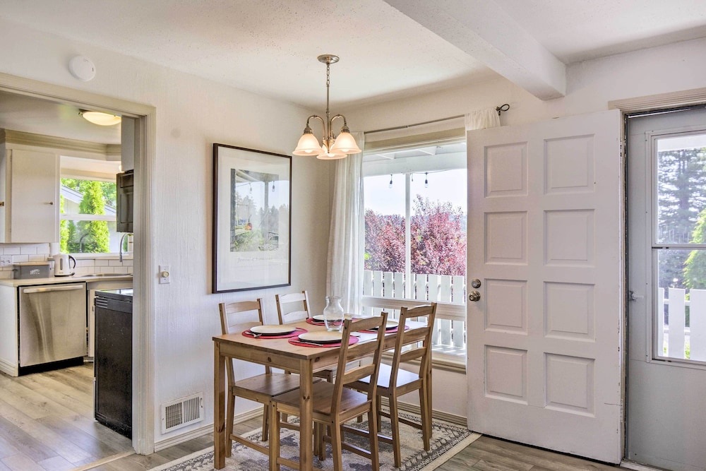 Scenic Bremerton Getaway w/ Spacious Deck! view 3