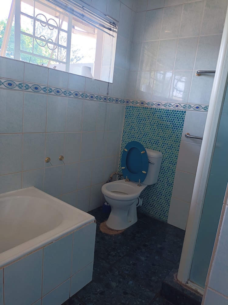 JM TOURS & SAFARIS GUESTHOUSE