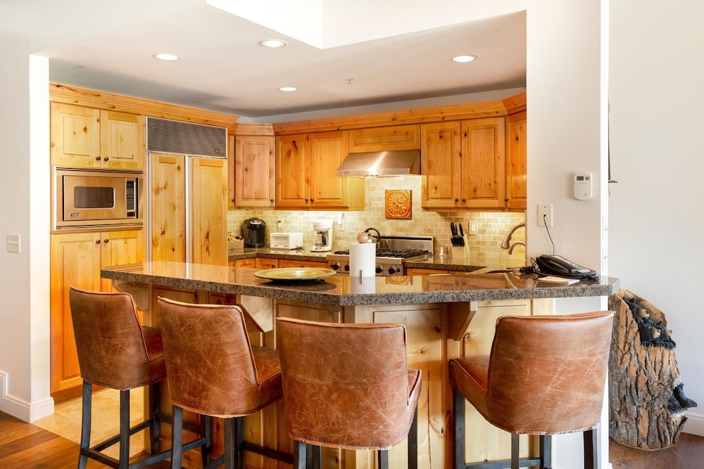 Trail's End Lodge at Deer Valley Resort - Three Bedroom Residence with Spa #506 3 Condo