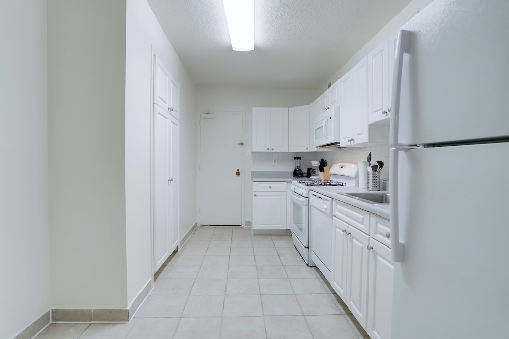 Apt Near Airport in Crystal City