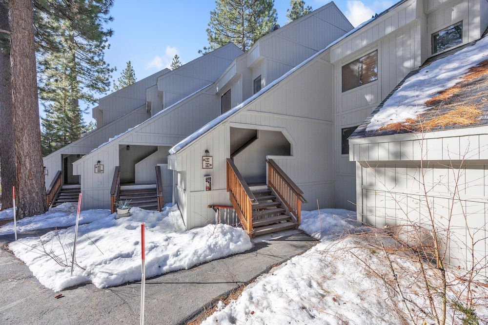 Alpine Retreat In The Heart Of Incline Village 2 Bedroom Condo