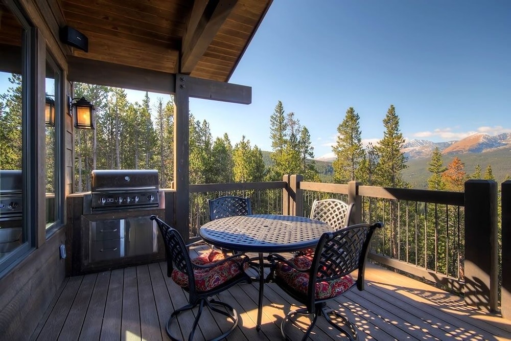 Three Sisters Lookout 5 Bedroom Home