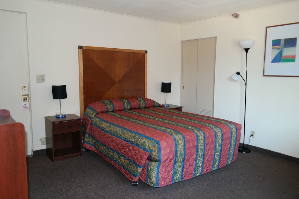 Klamath Falls Vacations - River Park Inn - Property Image 13
