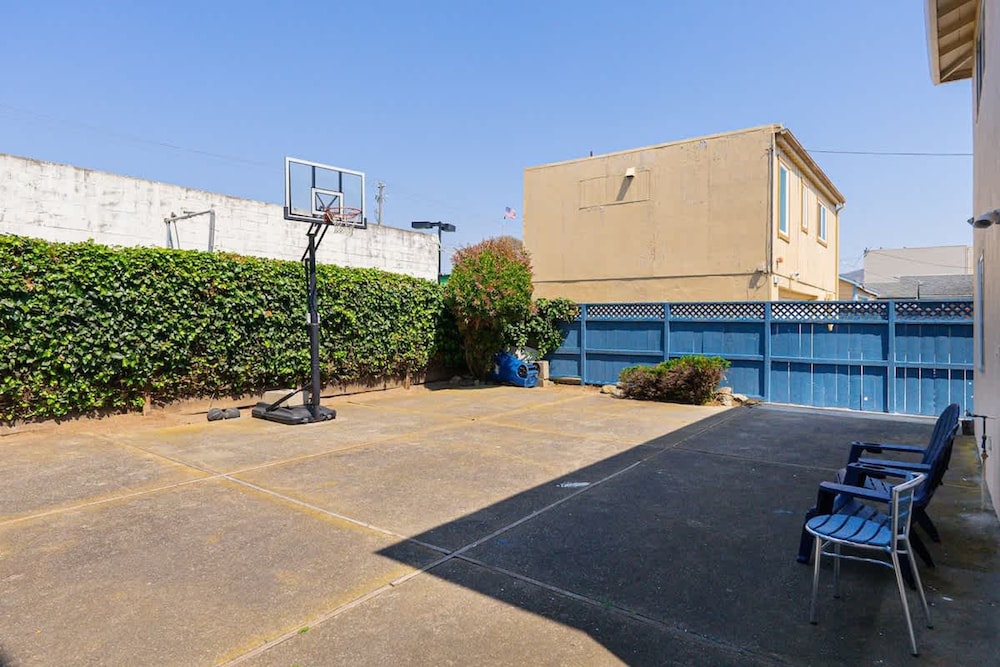 Cozy Quiet Safe Bright 4brs Home in Daly City
