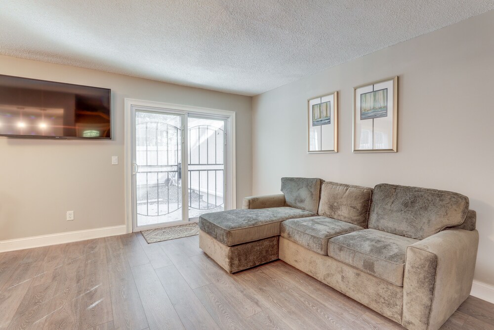 2-story Decatur Condo, Close to Downtown Atlanta!