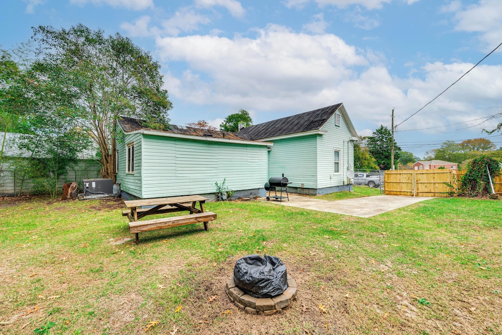 1 Mi to Stadium: Home w/ Porch in Greenville!