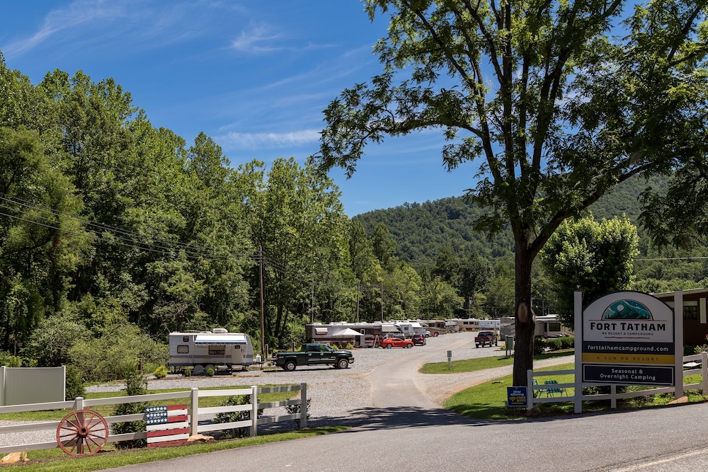 Sun Retreats Nantahala