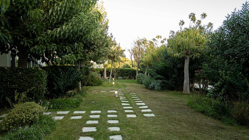 Mear Luxury Studio - Crete Garden Gem