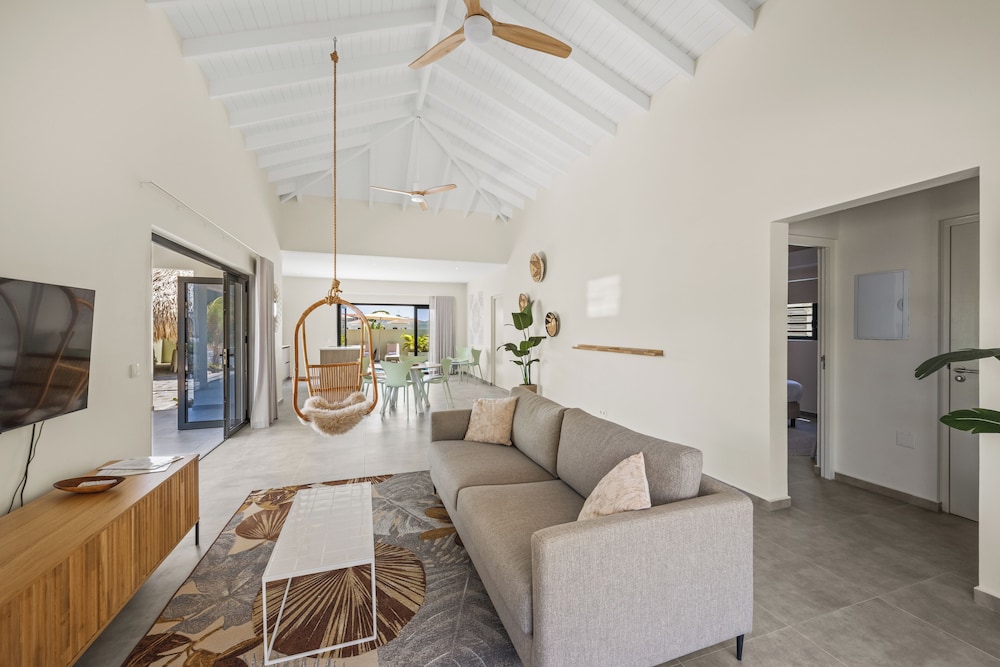 Villa Solana with private pool, Mambo Beach