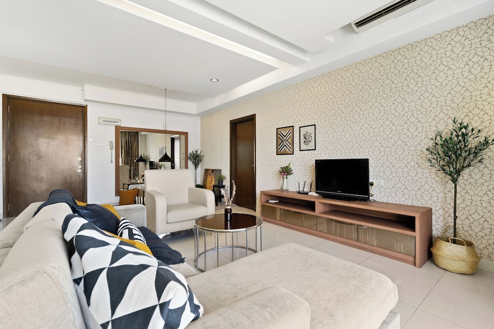 NaiBnB @ Regalia Residence