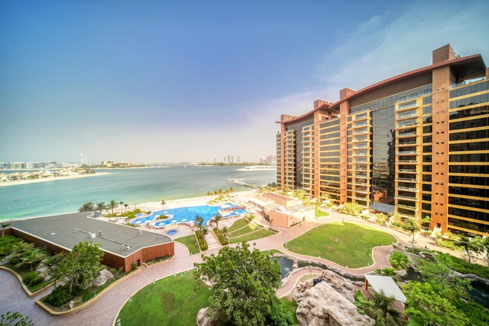 Splendid Sea View Apartment on Palm Jumeirah
