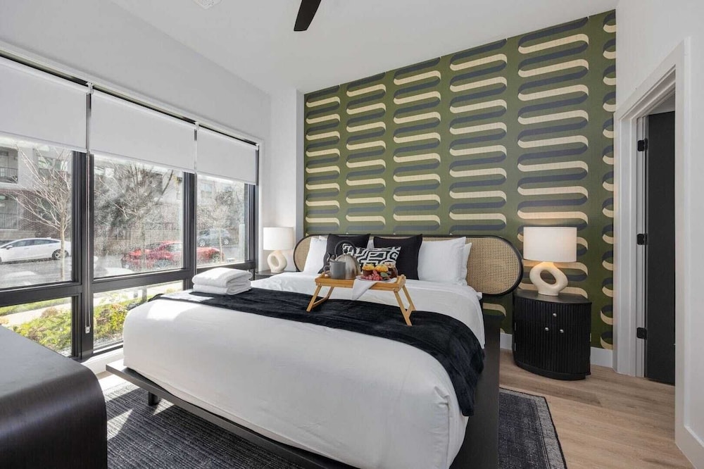 Sleeps 42 7 Modern Midtown Apartments w/ Gym + Pool Walkable to Shops & Eats