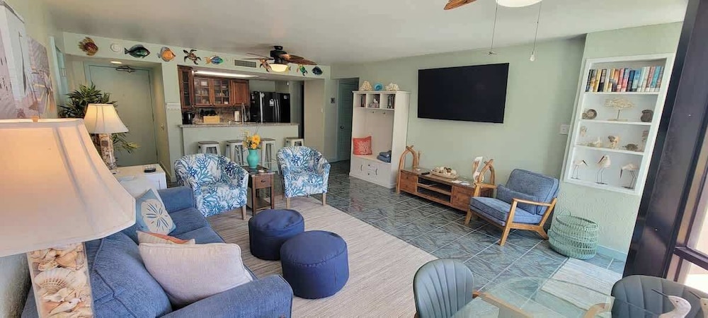 Beachfront Hotspot - New Furnishings - Pool - 1st Floor