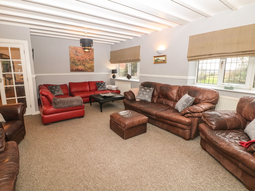 Stoke-on-trent Vacations - The Old Barn - Property Image 3