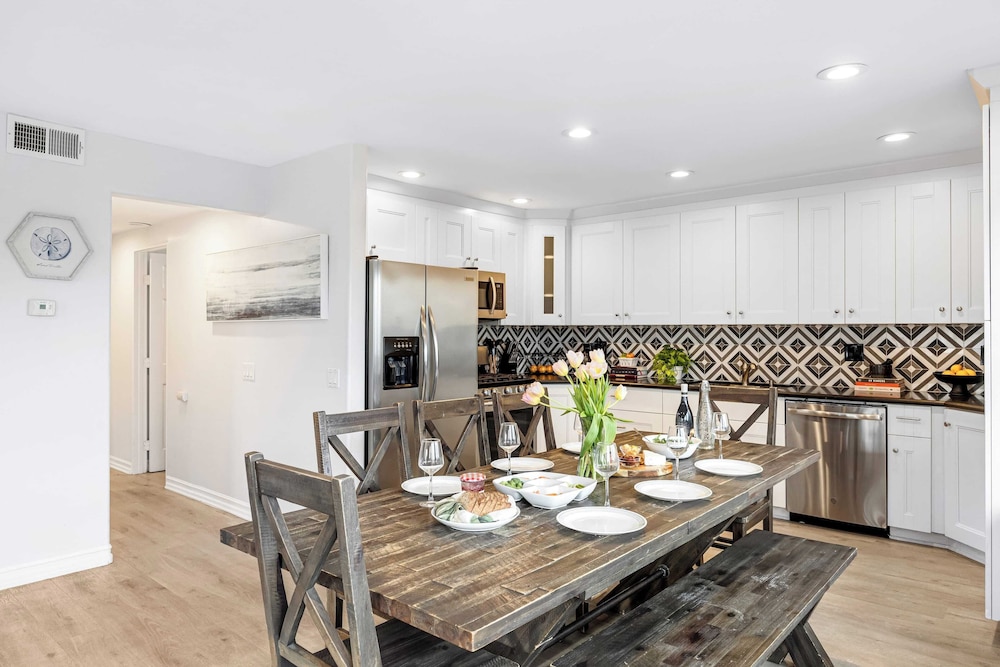 Sleeps 18 Steps to the Beach, Shops & Eateries Ocean Views, Patio, Fire Pit