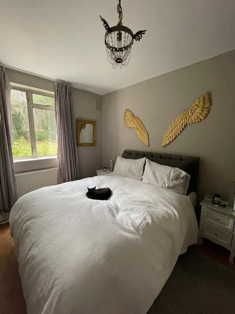 Cosy & Chic 1BD Flat - 6 Minutes to Notting Hill!