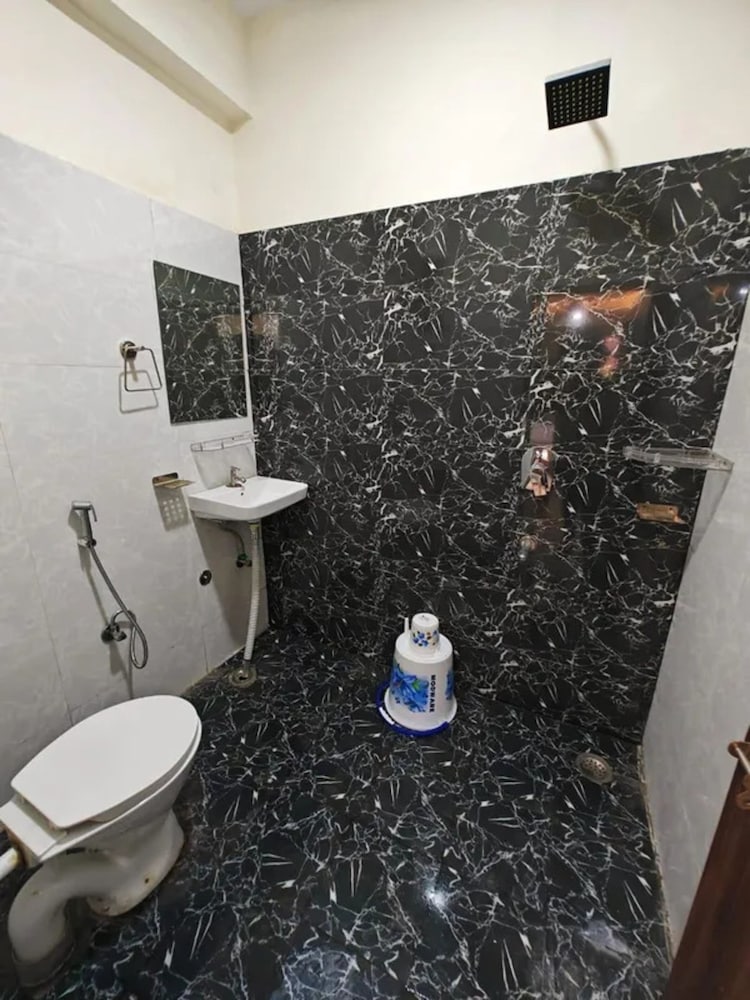 Fabhotel Uday