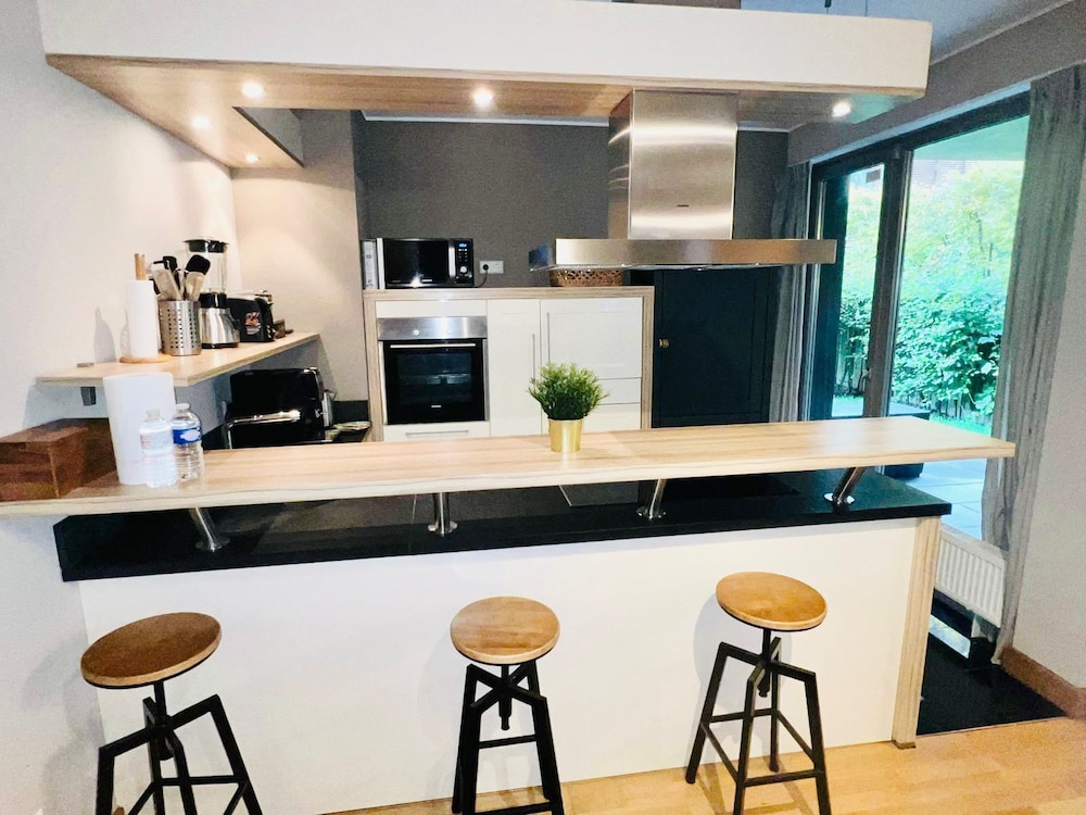 Chic one bedroom with parking&terrace view 5