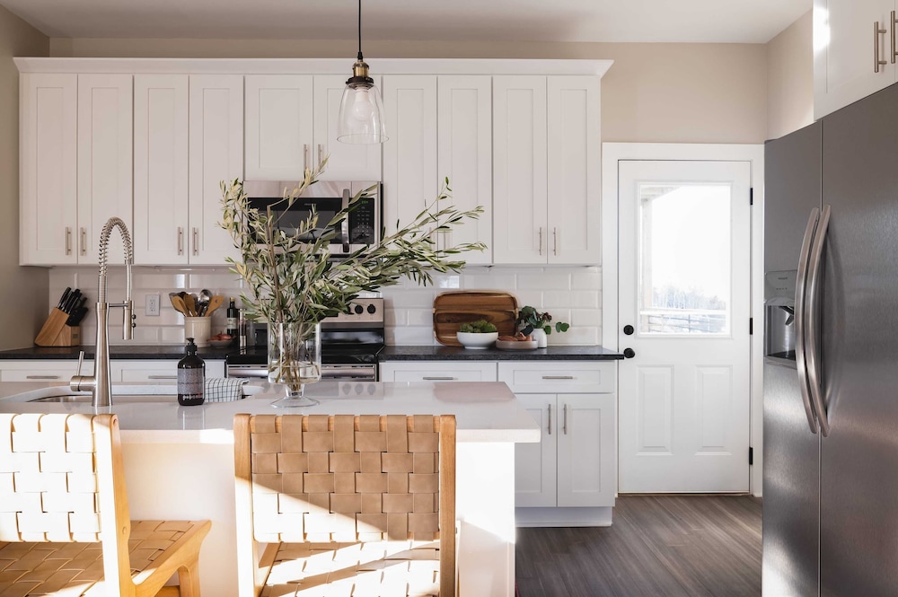 8 Nashville Homes w/ 21 Bedrooms, 21 Baths & Space for 74, Just Minutes From Broadways Nightlife, Dining, and Music Scene Cherokee by Avantstay
