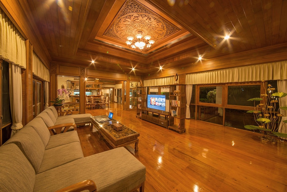LPC Holiday Villa