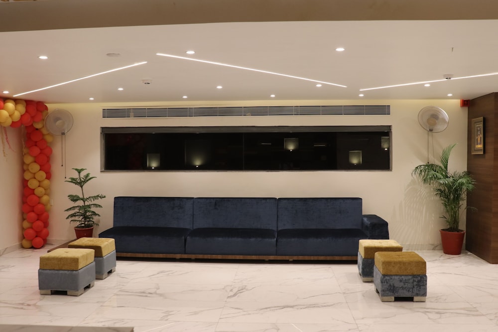 Lobby & Reception